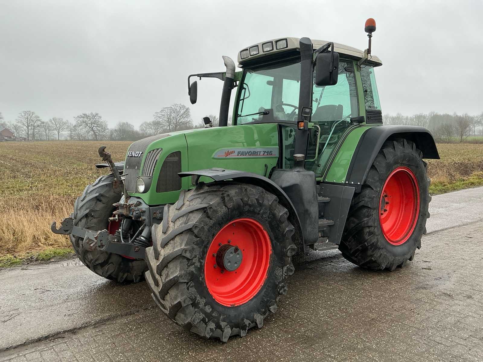 Fendt 716 All-wheel drive agricultural tractor