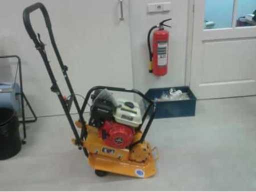 C-60 - Compacteur de plaques - 2025