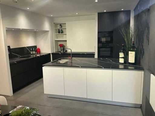 Cuisine showroom DKG Luca White & Ebony