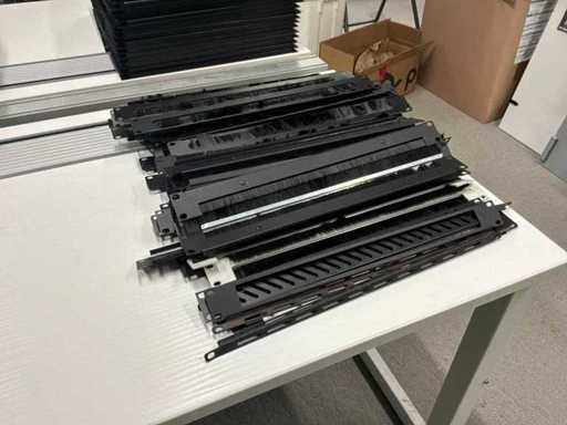 Metallplatten-Server-Rack-Kabel-Grommet (50x)