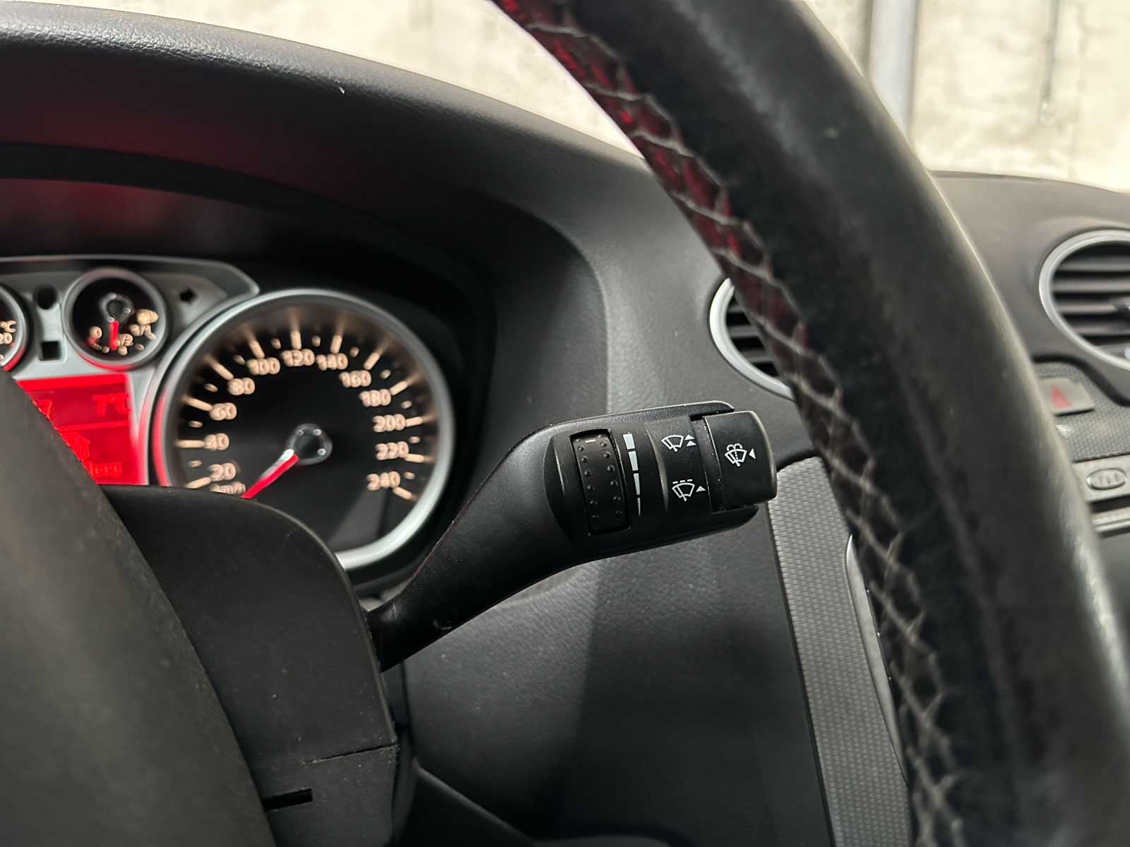 Ford Focus Wagon 1.8 Limited Flex.F. 123hp 2011, 96-NZR-8