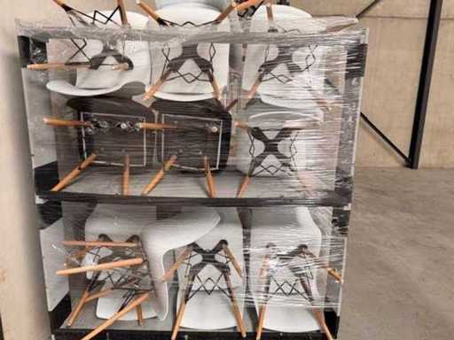 Witte stoel met houten onderstel 16x + zwarte lederen stoel 4x (20x) ZONDER KAR