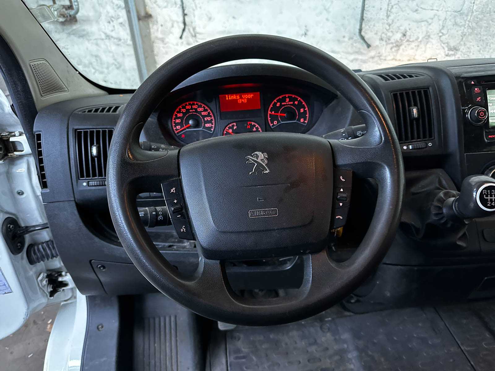 Peugeot Boxer 335 2.2 HDI L3H2 XR 150pk 2016 7-Persoons Bedrijfswagen, V-584-GT