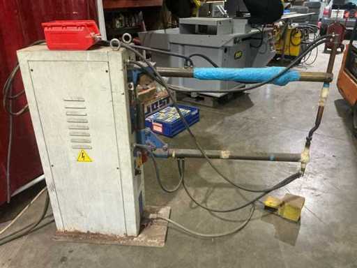 Tecna NKLP 36 Puntlasmachine met voozettafel