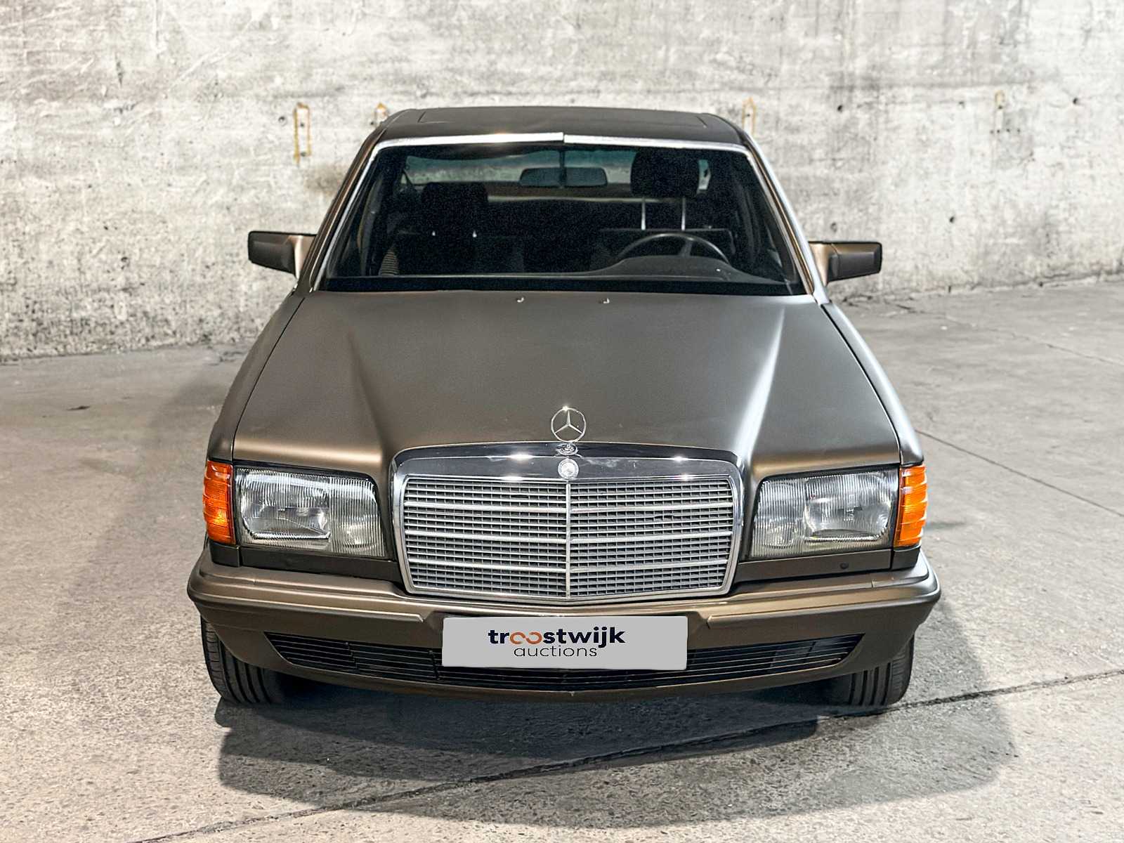 Mercedes-Benz SE W126 107pk 1982, X-916-HG