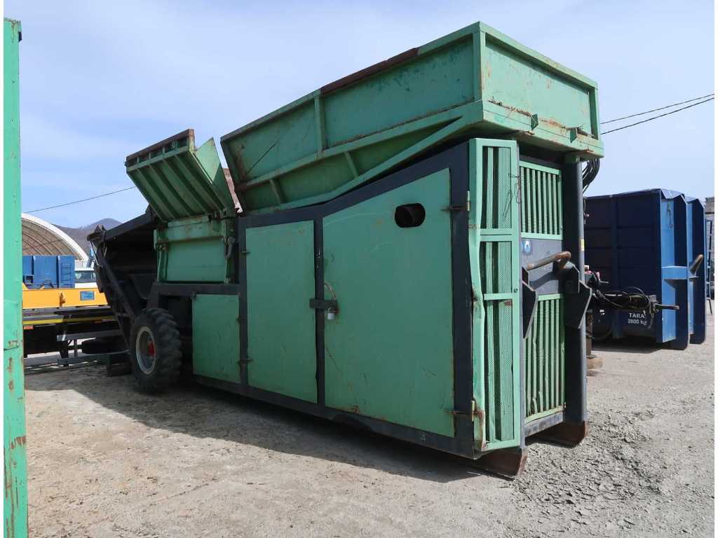 Industrial shredder and recycling machine