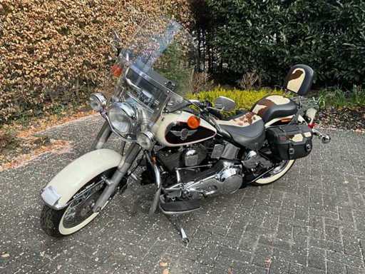 Harley Davidson Tour FLSTN Heritage Nostalgia Motorcycle