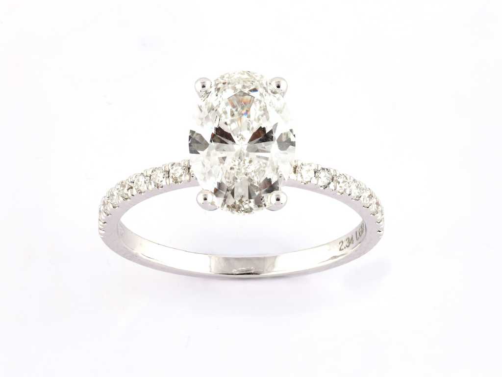 18 KT White gold Ring With 2.44Cts Lab Grown Diamond