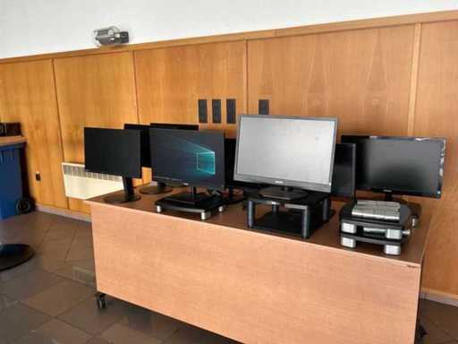 Philips et Iiyama - Lot 5 de 7 moniteurs + 5 supports