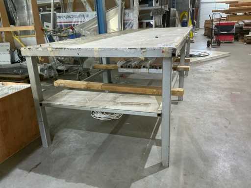 Metalen werktafel