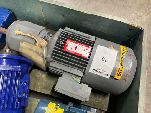 SEW + Moteur électrique Bauer avec réduction + transformateur (5x)