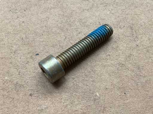 Testa a vite con calzini (90x)