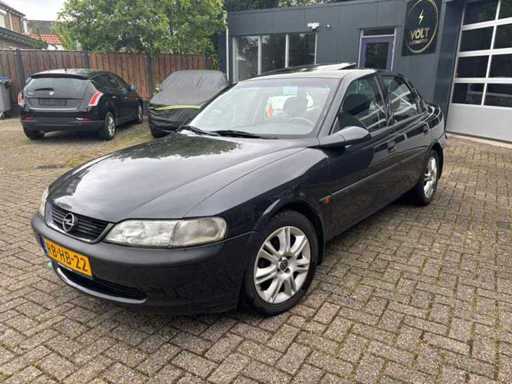 1997 Opel Vectra 1.8i-16V GL samochód osobowy
