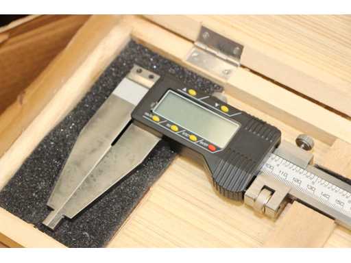 FREUTEK SDM0072 Digital Caliper 0-600mm x 0.01mm