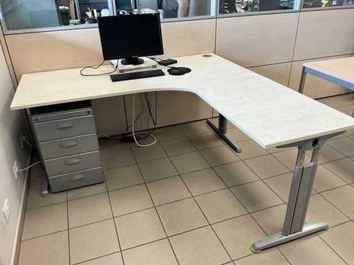 Hoekbureau + 2x tafel