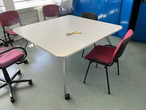 Table + chaise variée (8x)