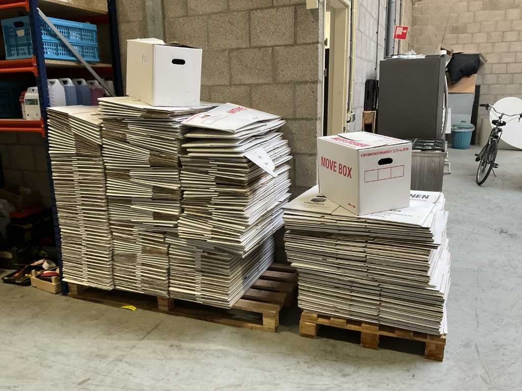 Lot de cutii mobile din carton, pe 2 paleti, inclusiv lxlxh 32x48x37