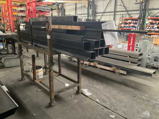 Stahl-Metallprofilen (Partie)