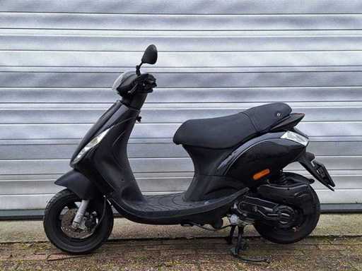 Piaggio Zip 25 km snorscooter 4takt