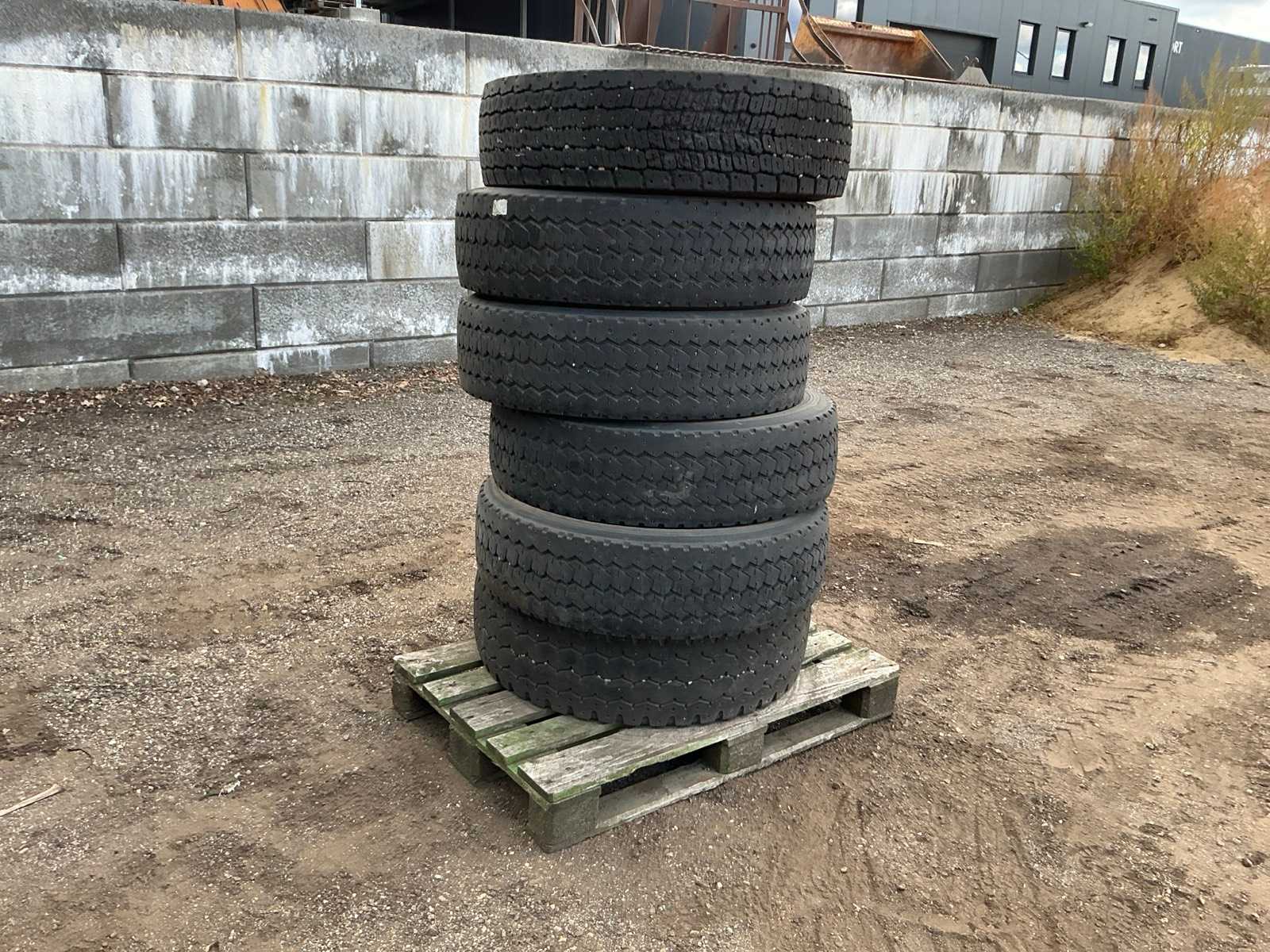 Continental HDW2 scandinavia 275/70R22.5 Truck tire (6x)