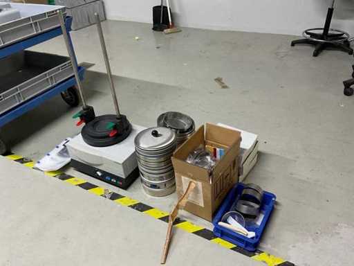 2006 Retsch AS200 Vibrating Shaker