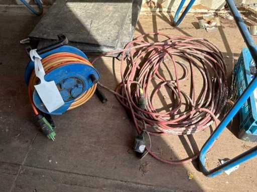 Szpule przedłużaczy i kabel (2x)