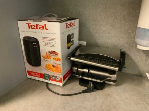 Various kitchen supplies