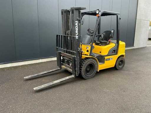 Wózek widłowy Hyundai 30D-7E z 2015 roku