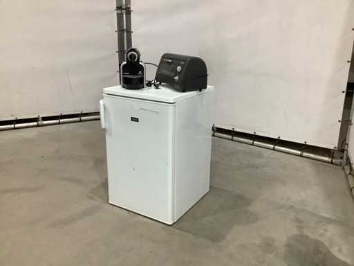 Réfrigérateur, four, cafetière