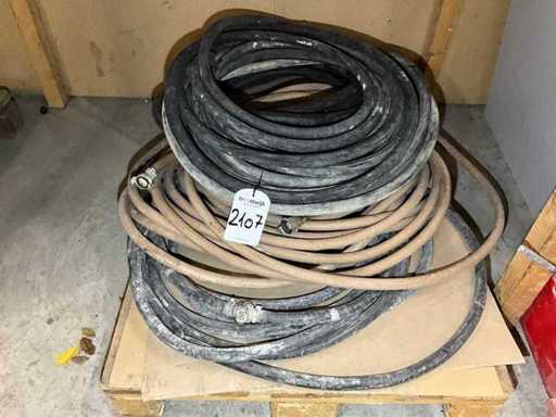 O mulțime de furtunuri de apă