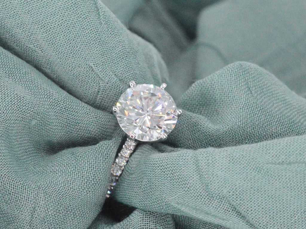 Witgouden ring met een diamant van 3.00 carat