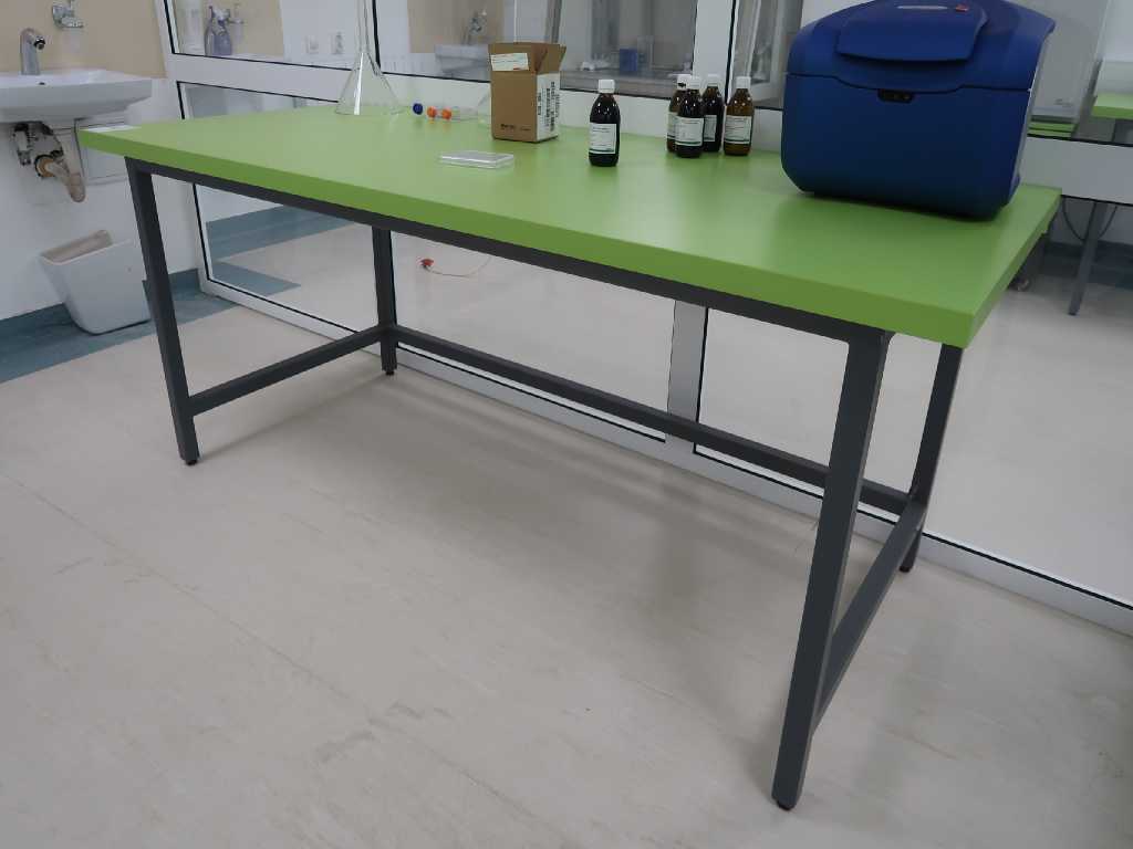 Labor-Tisch