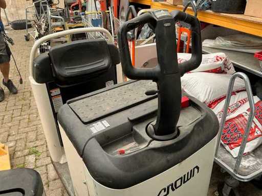 1999 Crown GPC-TOW Electric Pull Cart/Order Picker, 3,000 kg