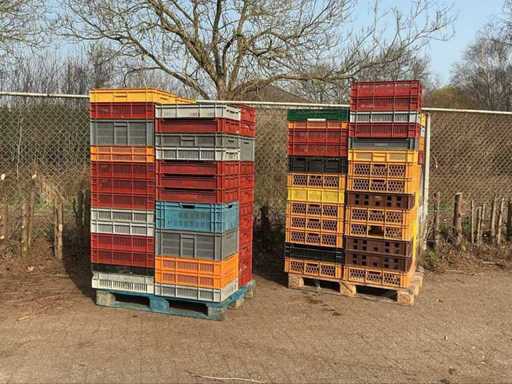 Batch of stacking crates | approximately 90 pieces
