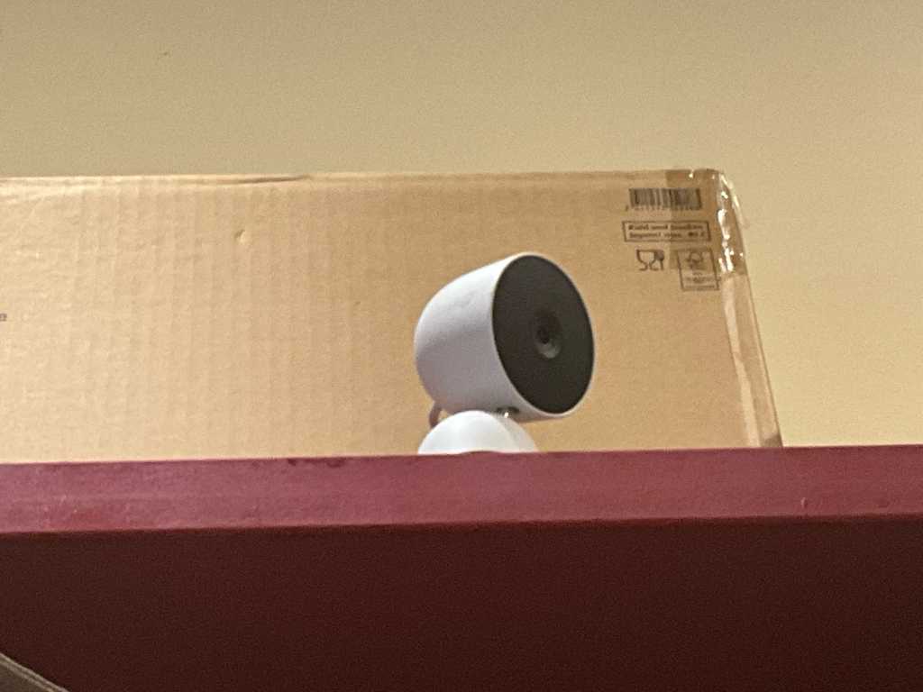 2 diverse bewakingscamera’s en 2 luidsprekers SONOS IKEA