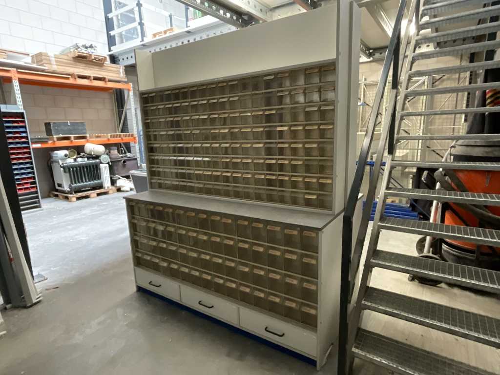 Storage cabinets (3x)
