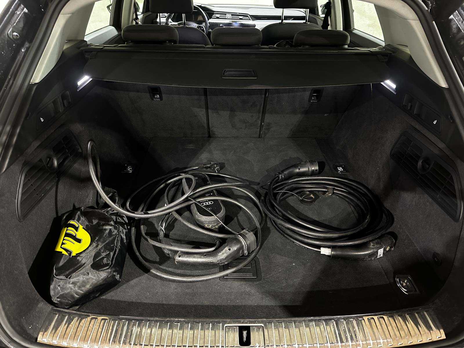 Audi e-tron 50 Quattro Business Edition 313pk 2020 (Origineel-NL), J-761-NS