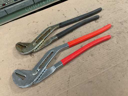 Verschiedene Rohrschlüssel (2x)