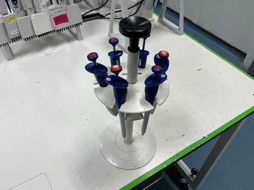 Gilson Pipettes with Carousel (6x)