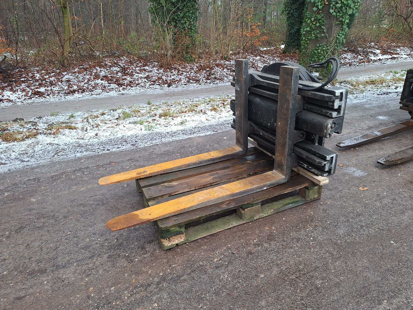 Cascade FEM 2 – 35D CF722A – 360 Degree Rotating Fork Clamp