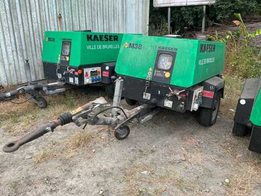 Compresor cu șurub tras Kaeser M38 din 2004 și grup de debit