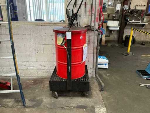 Mobiele lekbak met slanghaspel en pomp