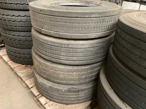 Verschiedene Reifen (4x)