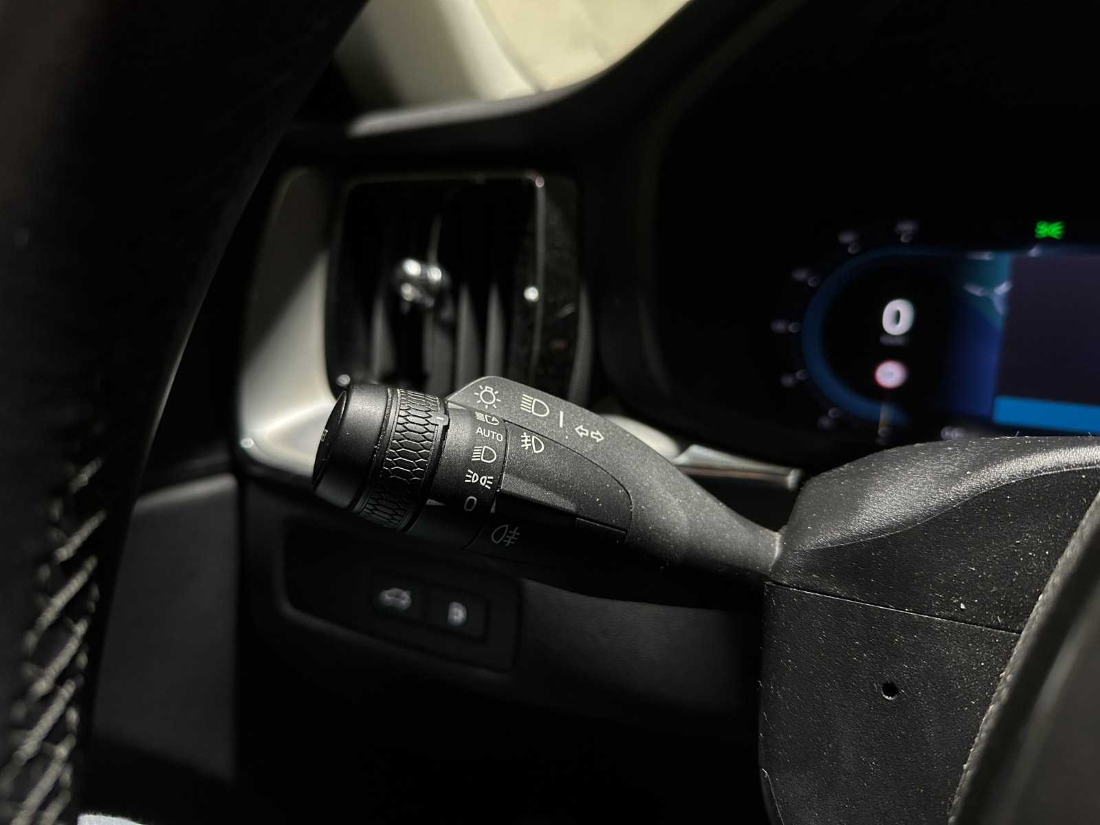 Volvo XC60 2.0 T6 Plug-in hybrid AWD Core Bright 253pk 2027 (Origineel-NL+1e eigenaar), S-190-RP