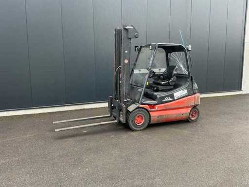 Wózek widłowy Linde E25-02 z 2002 roku