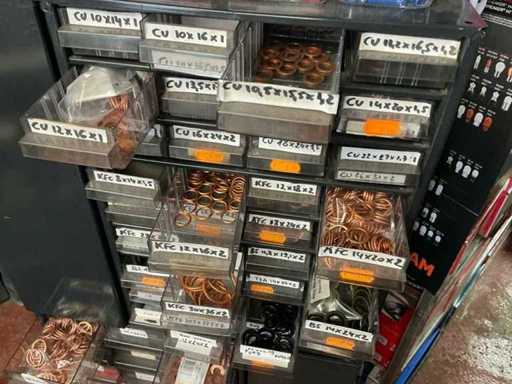 Lot zekeringen, batterijen en koperen afdichtingsringen