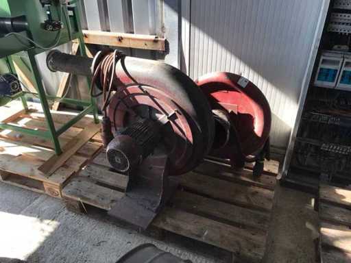 Conveyor blower