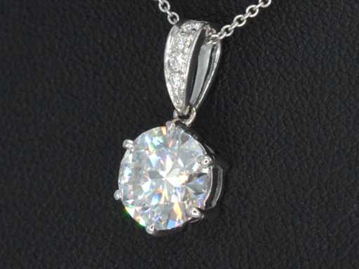 Pendentif solitaire en or blanc avec un diamant de 2,00 carats