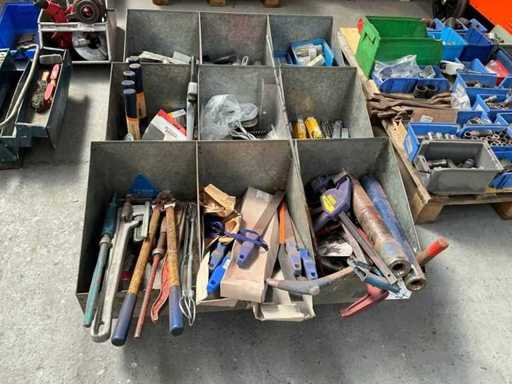 Batch of various drilling tools