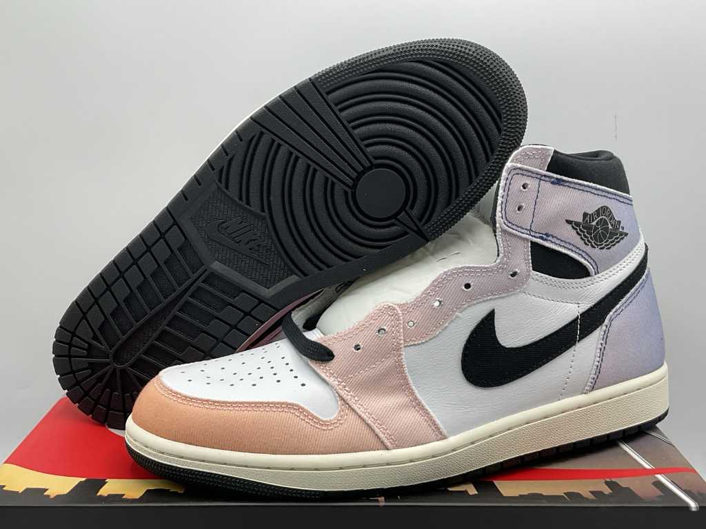 Nike Air Jordan 1 Retro High OG Skyline Sneakers 44 1/2